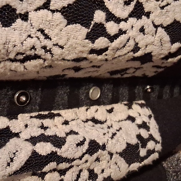 NEW DOLCEZZA Embellished Lace Striped Art To Wear Button Down L - Picture 6 of 8